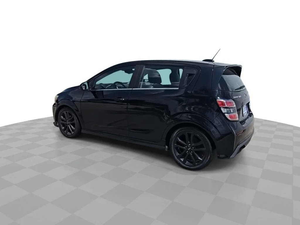 Used 2018 MOSAIC BLACK METALLIC Chevrolet Premier image 6
