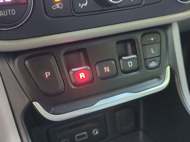Used 2019 White GMC SLT image 38