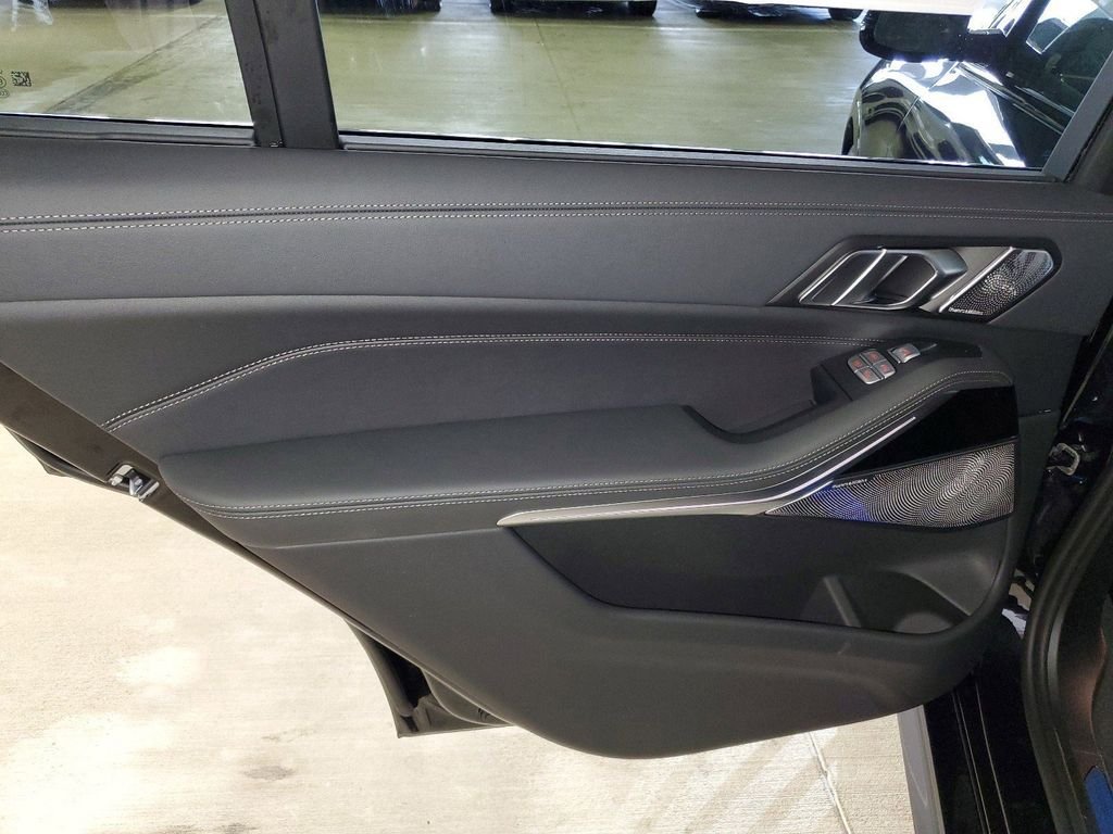 2025 BMW X7 ALPINA XB7 - Photo 9