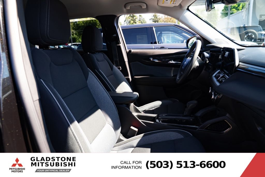 Used 2025 Black Metallic Chevrolet LT image 25