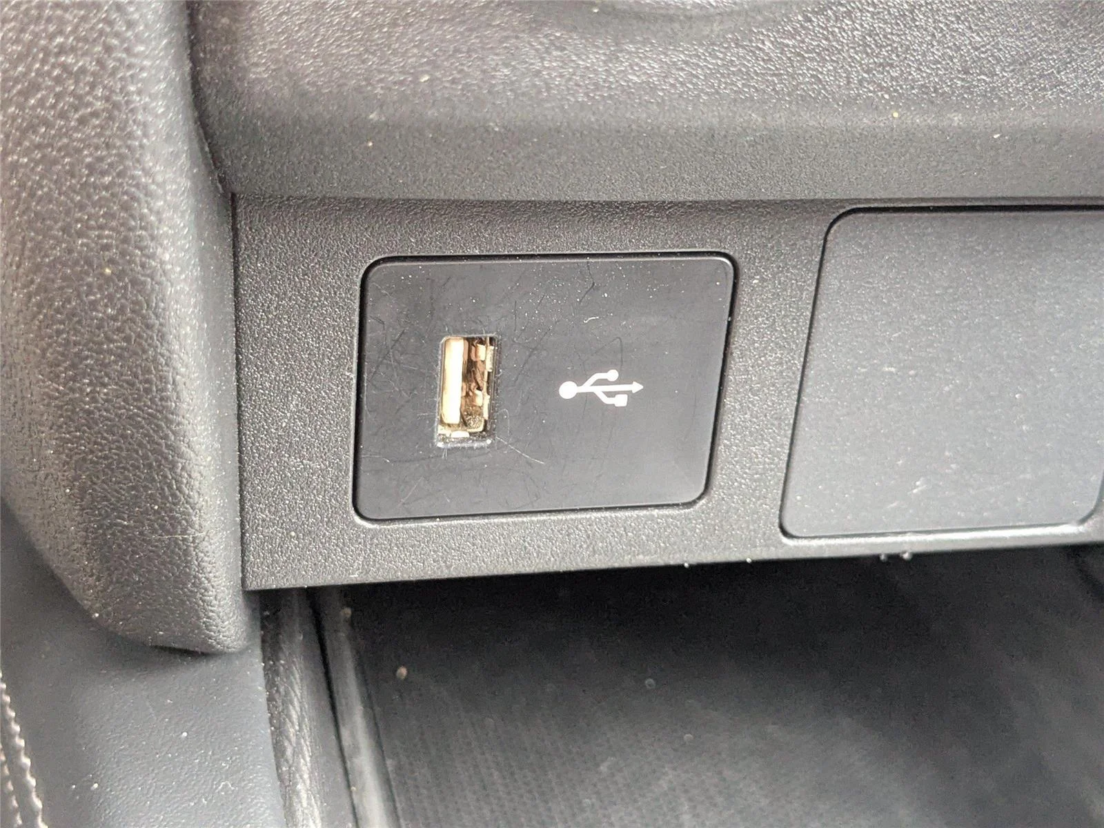 Used 2025  Mitsubishi S image 19