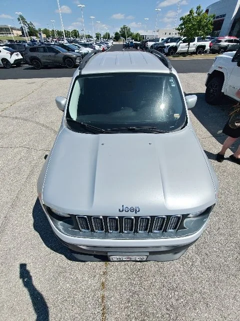 Used 2017 Silver Jeep Latitude image 16