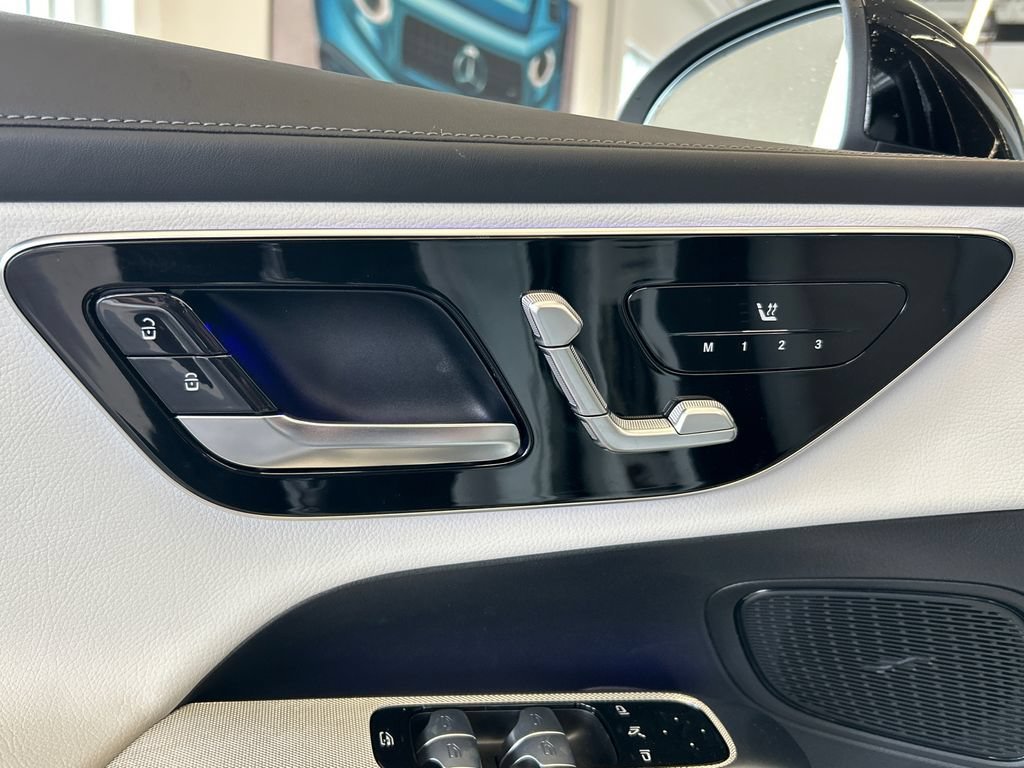 New 2027 Polar White Mercedes-Benz GLC 300 image 11