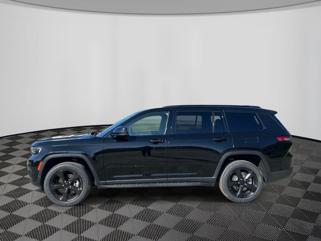 Used 2023 Black Jeep Altitude image 2