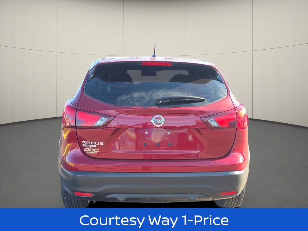Used 2019 Red Nissan S image 9