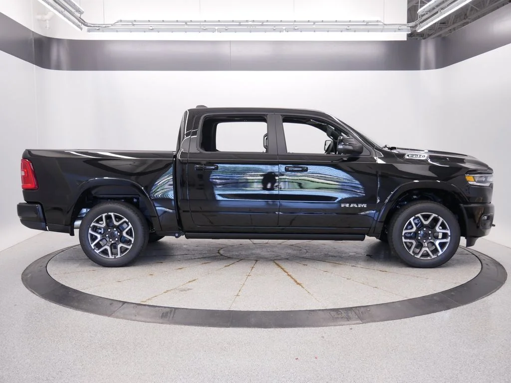 New 2026 Diamond Black Crystal Pearl-Coat Exterior Paint Ram Laramie image 7