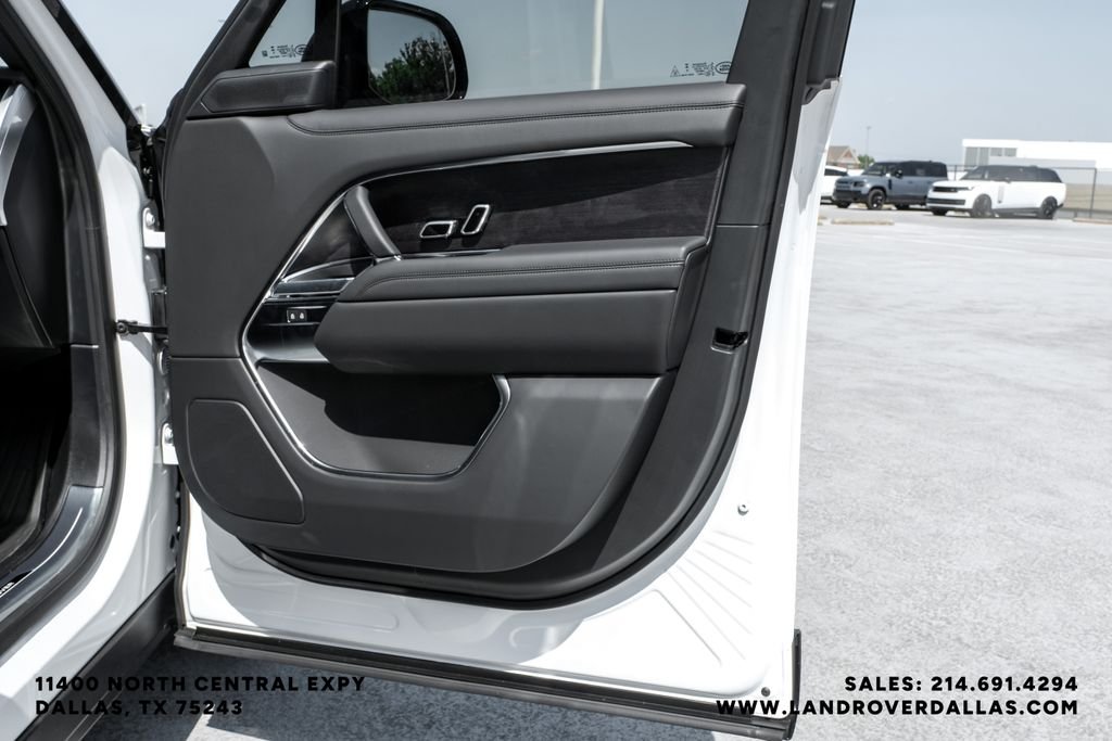 New 2026 Fuji White Land Rover SE image 30