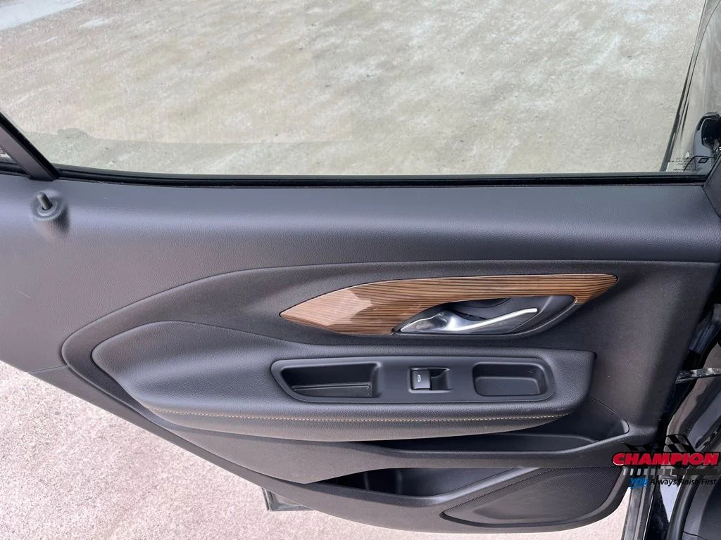 Used 2018 Black GMC SLE image 29