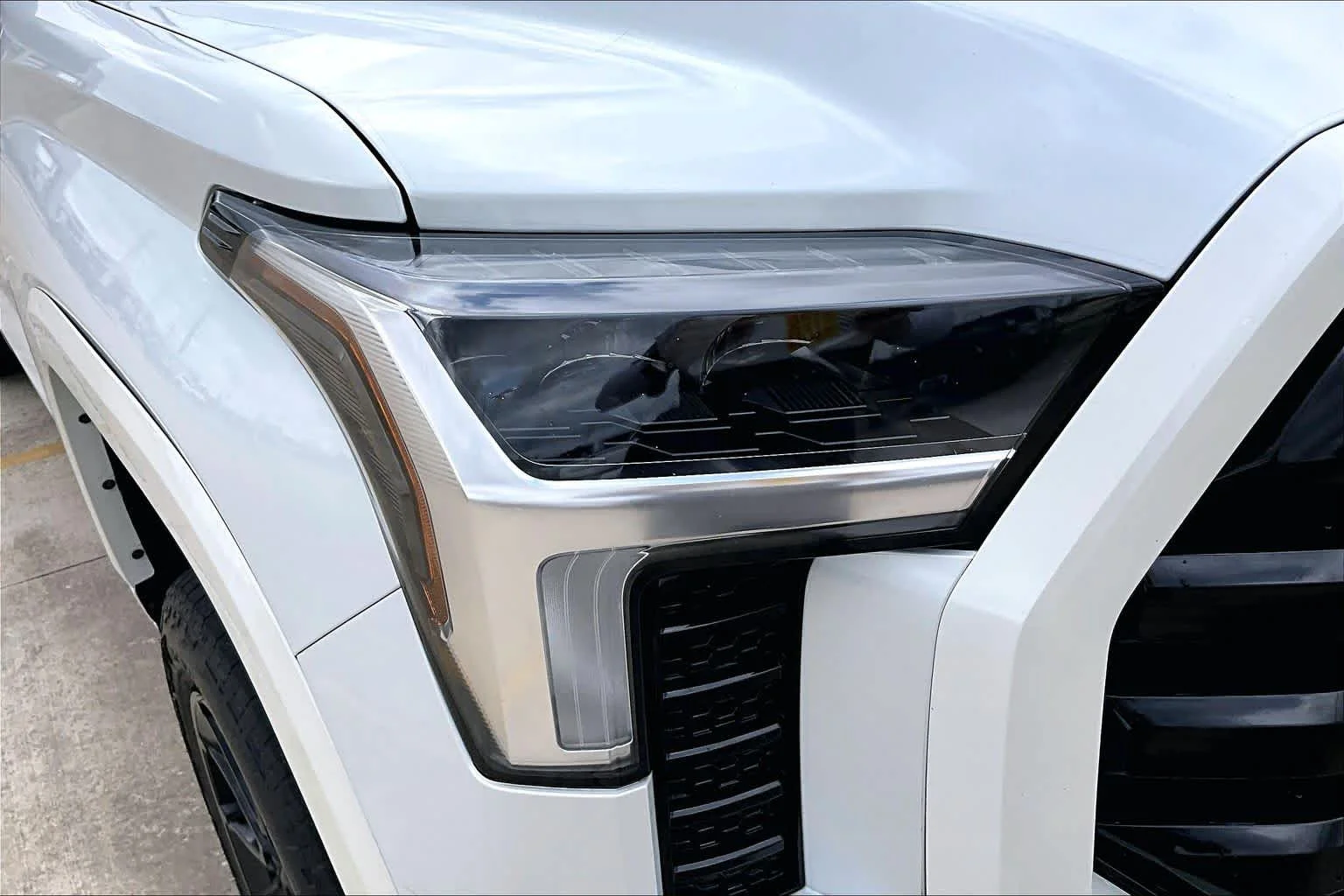 Used 2024 Wind Chill Pearl Toyota Limited Hybrid image 27