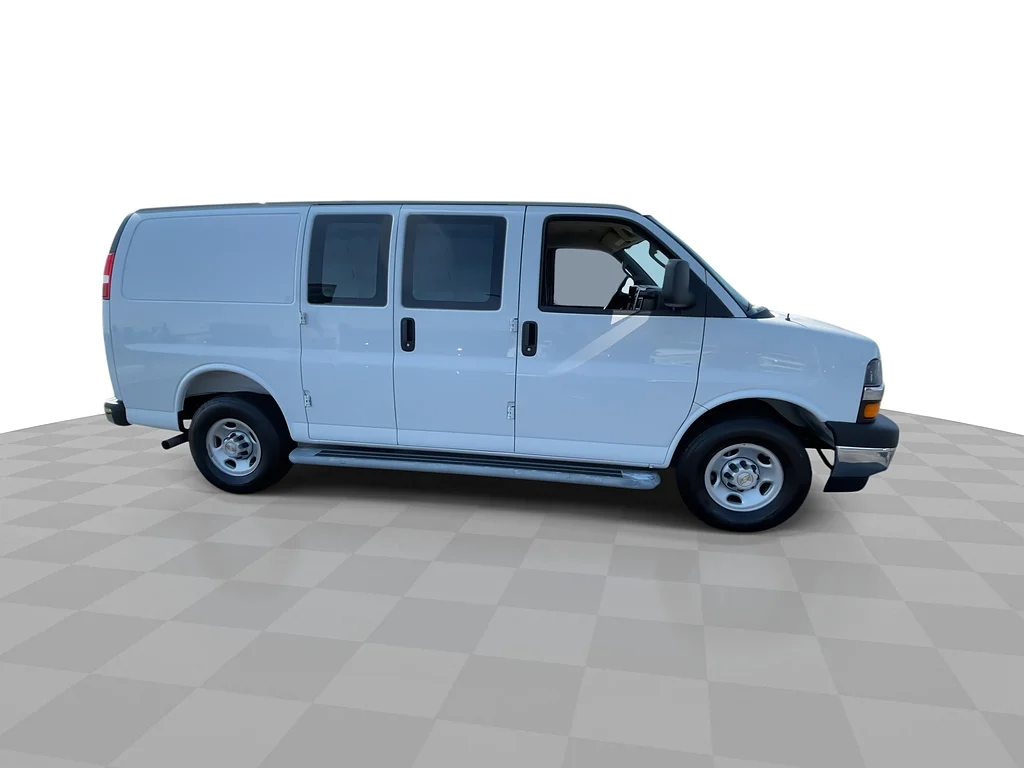 Used 2025 Summit White Chevrolet 2500 image 3