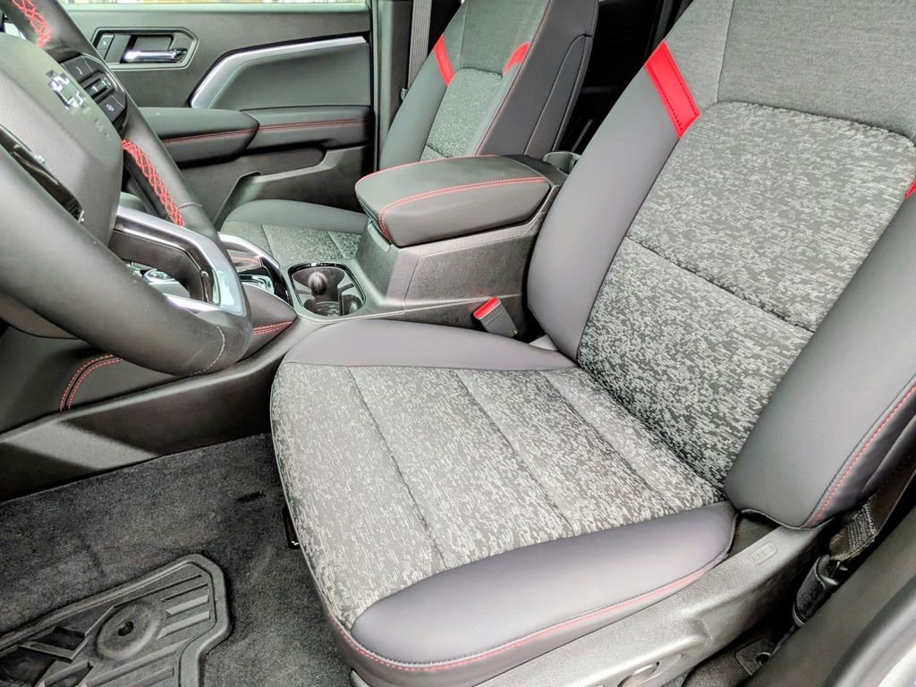 2025 Chevrolet Colorado Z71 - Photo 13