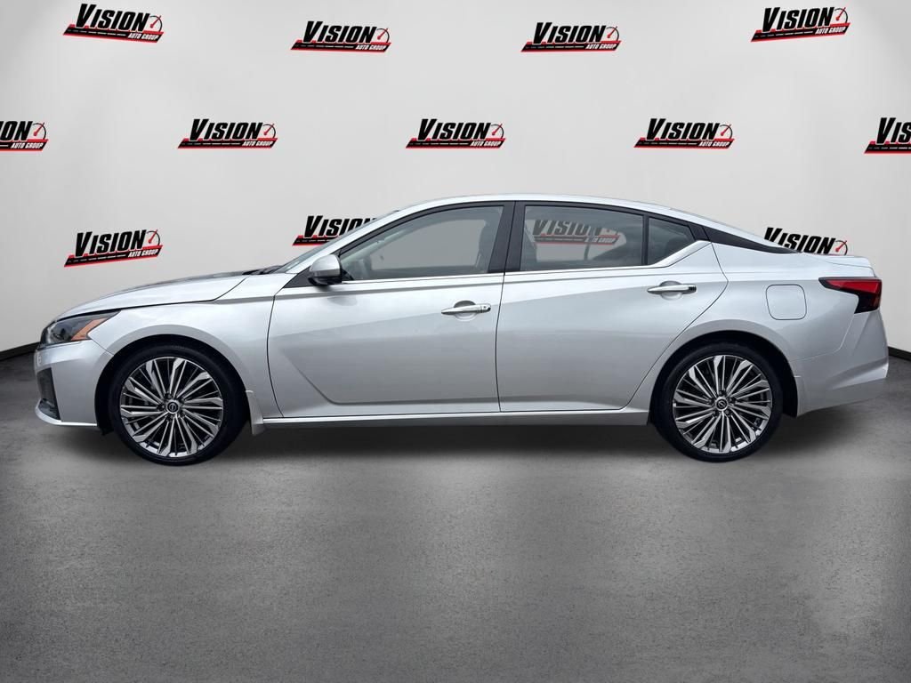 Used 2025 Silver Nissan 2.5 SL image 7
