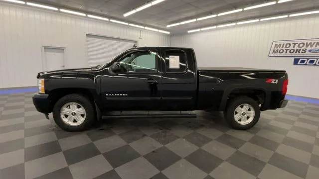 Used 2011 Black Chevrolet LT image 5