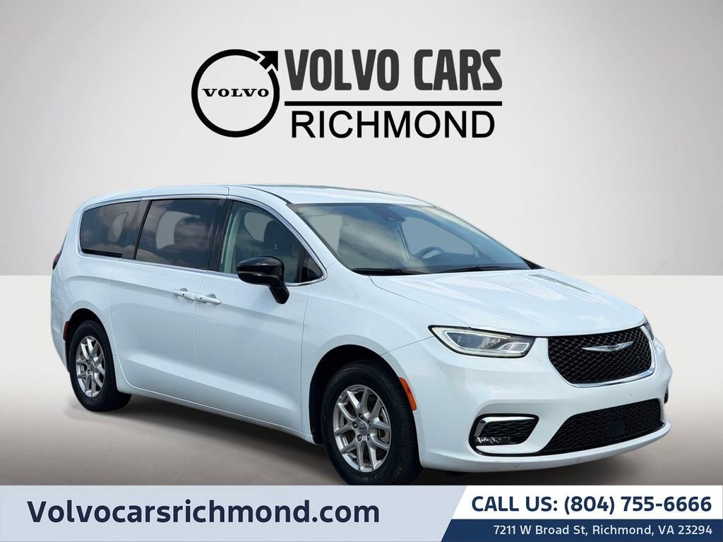 2024 Chrysler Pacifica Touring L's photo