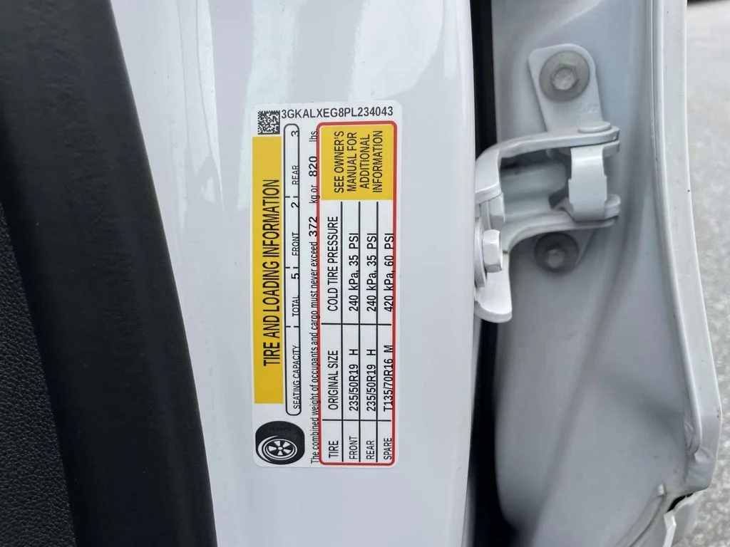Used 2023 Summit White GMC Denali image 40