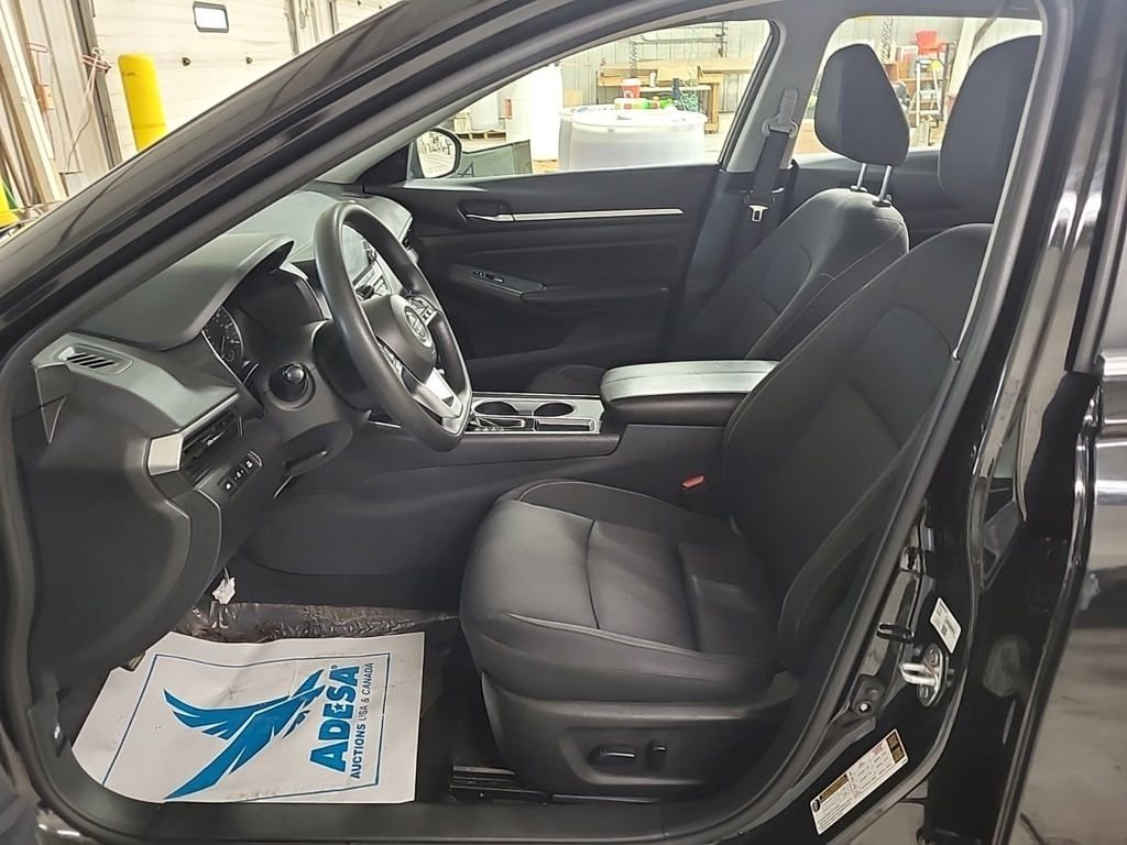 Used 2022 Black Nissan 2.5 SV image 2