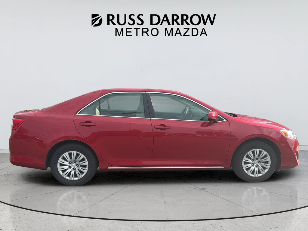 Used 2014 Red Toyota LE image 6