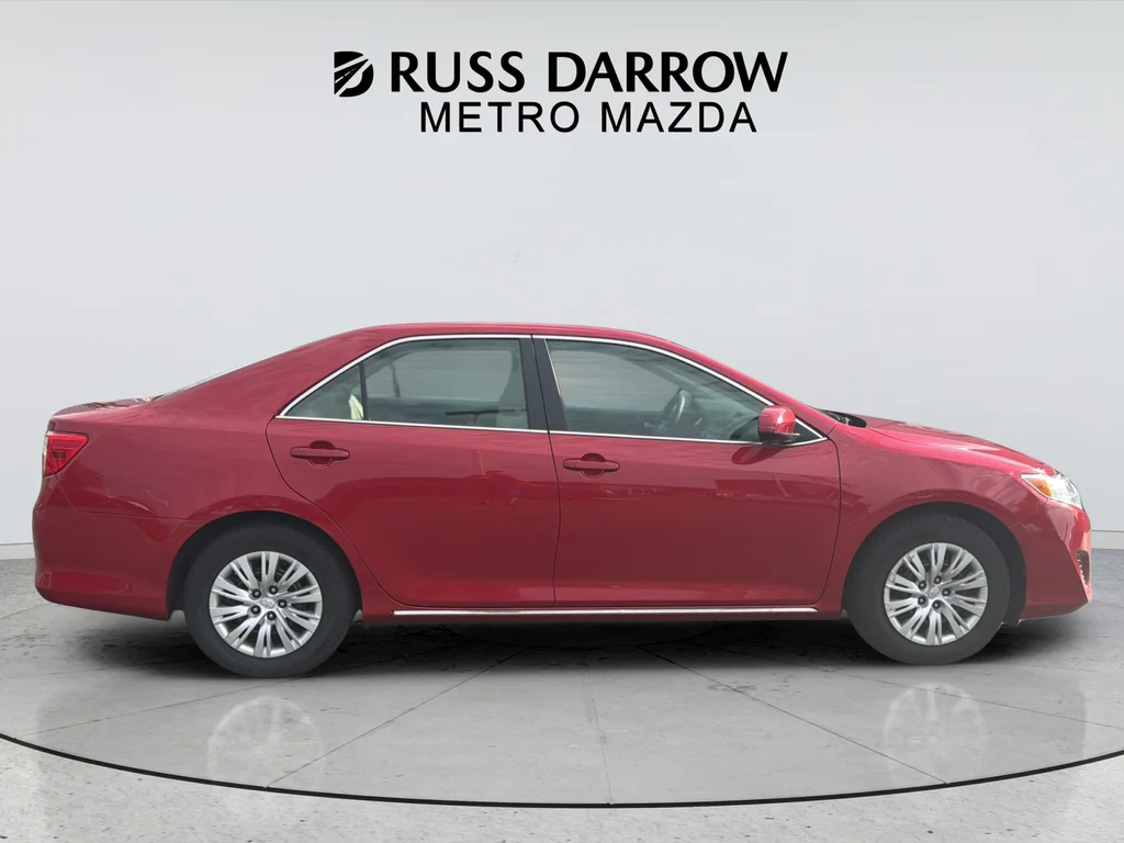 Used 2014 Red Toyota LE image 6