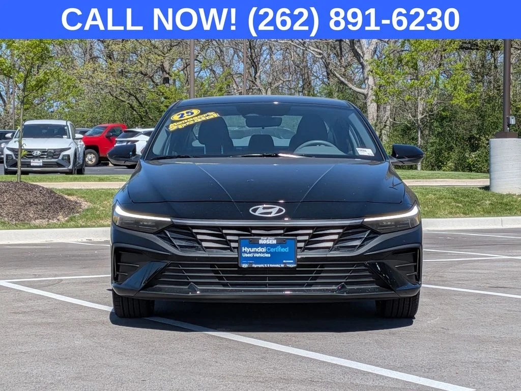 Used 2025 Black Hyundai SEL Sport image 2