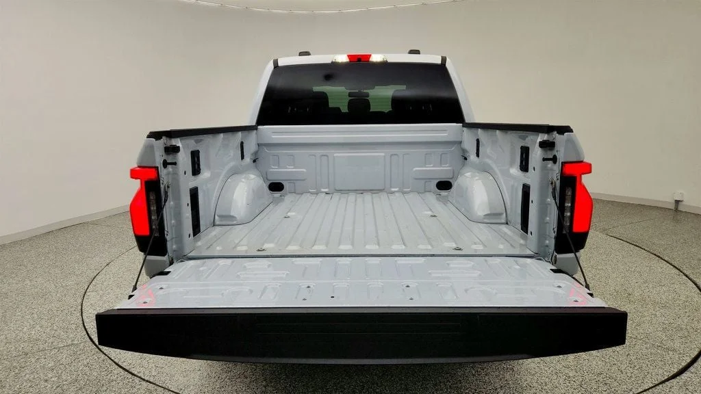 Used 2025 Space White Metallic Ford XLT 4WD SuperCrew 5.5