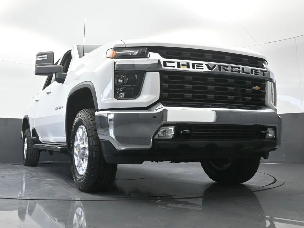 Used 2022 Summit White Chevrolet LT image 58