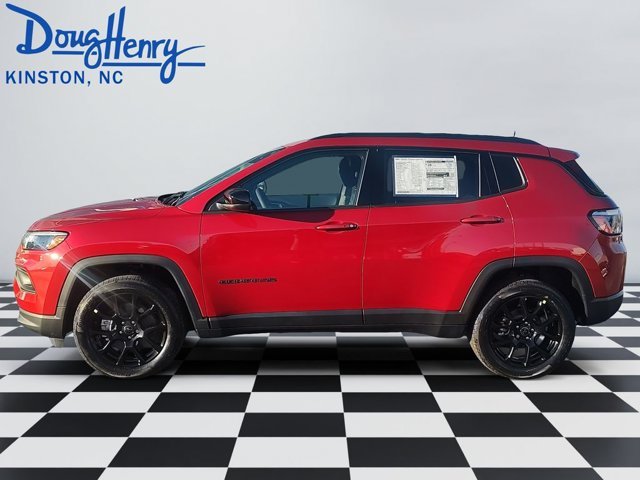 New 2026 Red Hot Pearlcoat Jeep Latitude Altitude image 2