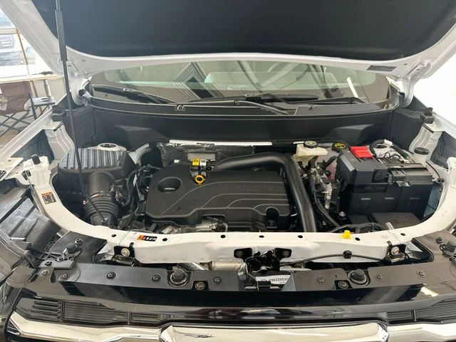 Used 2027 White GMC Elevation image 19