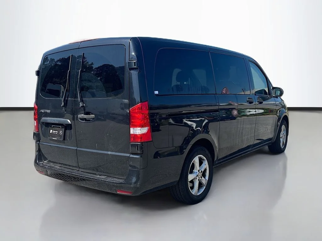 Used 2018  Mercedes-Benz Cargo image 3