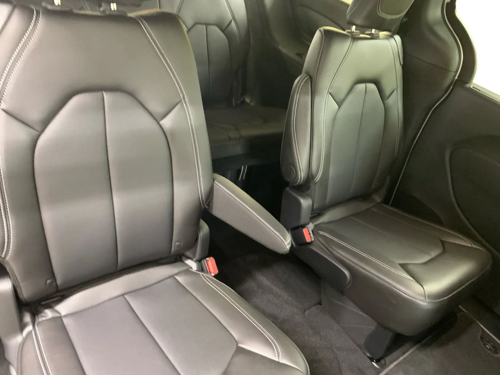 New 2027 Bright White Chrysler SXT image 18
