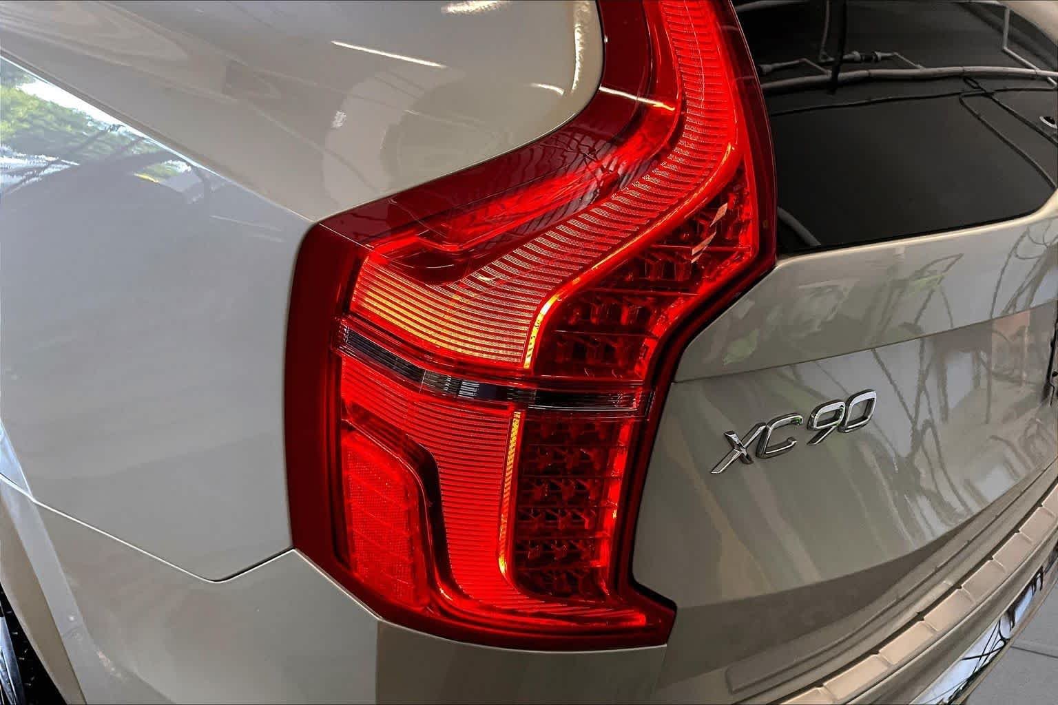 Used 2021 Birch Light Metallic Volvo Inscription image 28
