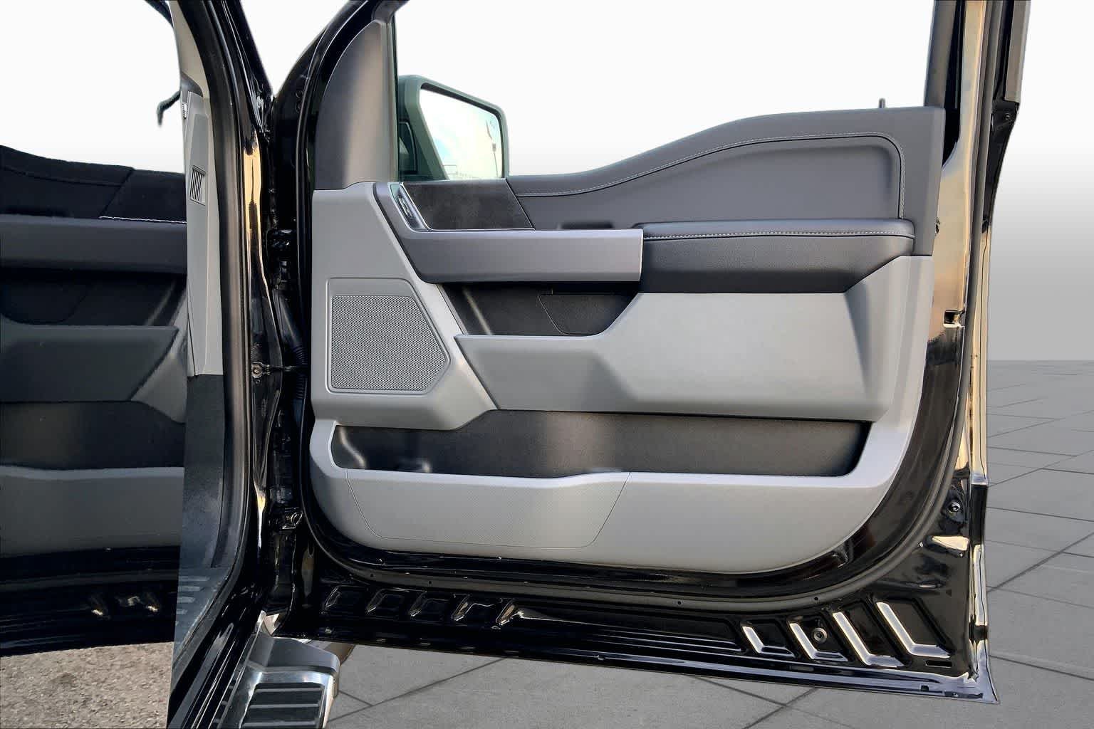 Used 2024 Agate Black Metallic Ford XLT image 22