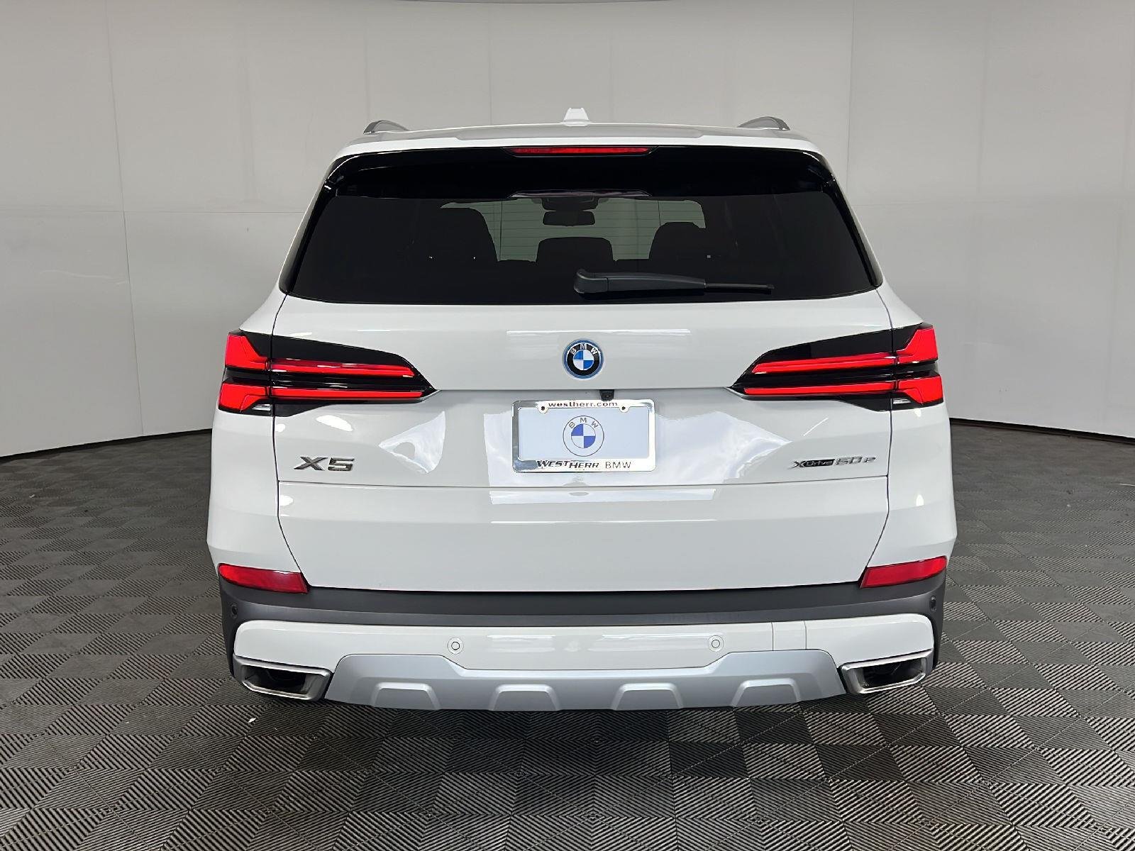 New 2026 Alpine White BMW xDrive50e image 4