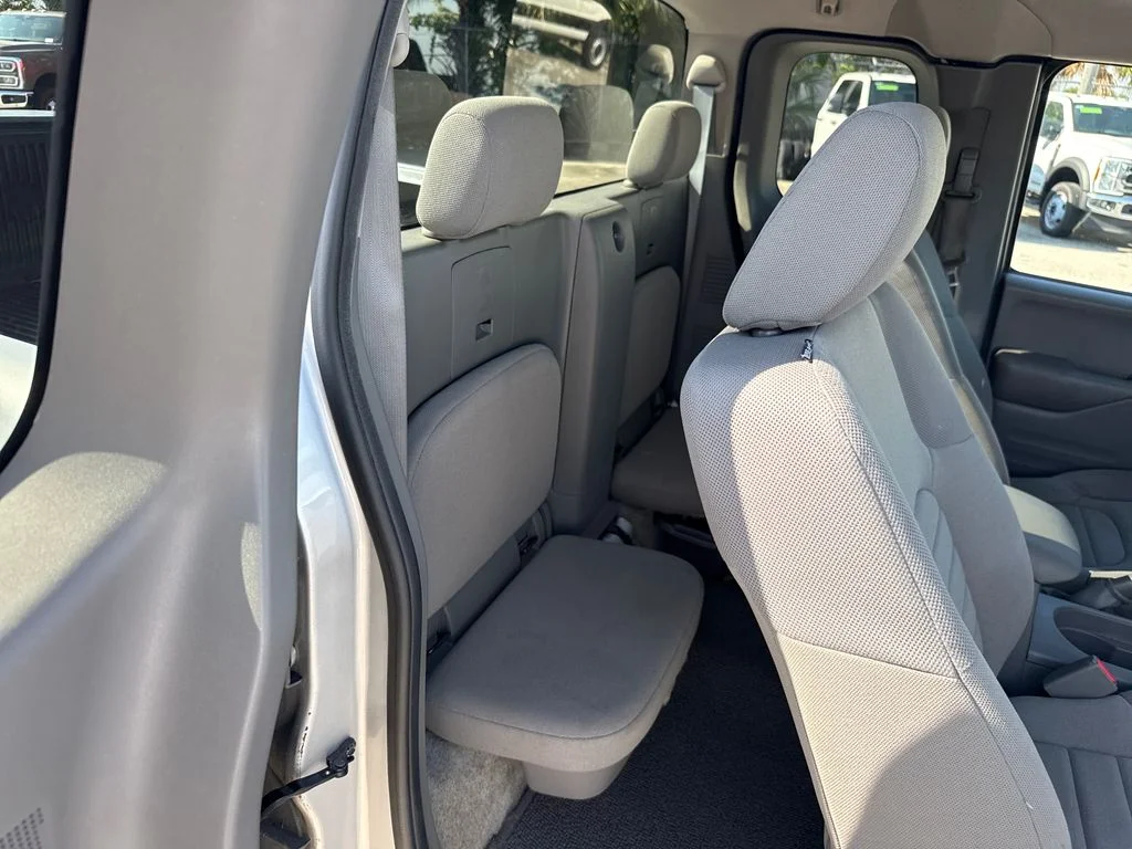 Used 2016 Silver Nissan S image 22