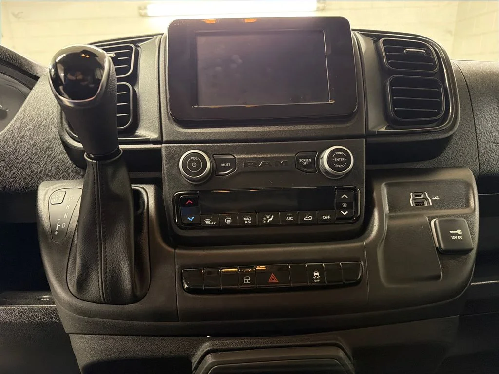 Used 2025 White Ram Base image 23