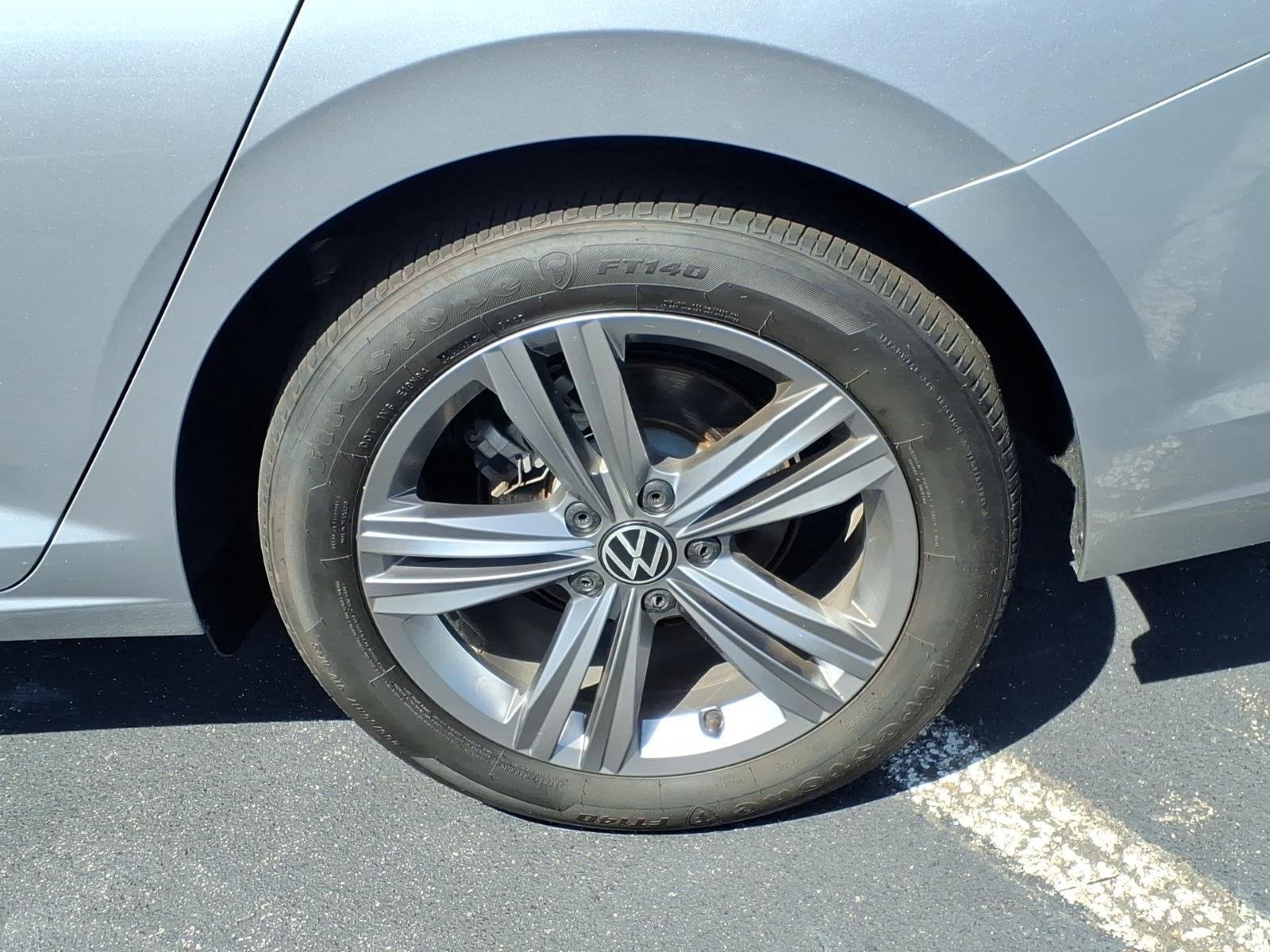 Used 2023 Pyrite Silver Metallic Volkswagen SE image 12