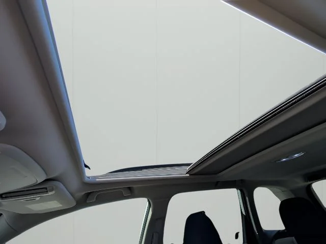 Used 2022 White Subaru Premium image 31