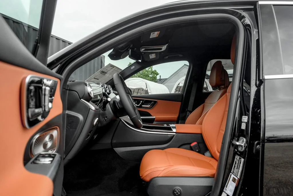 New 2026 Black Mercedes-Benz GLC300 image 11
