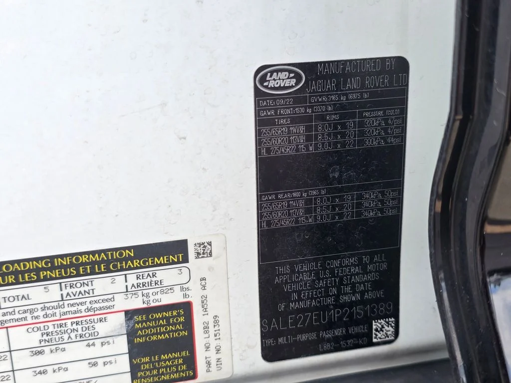 Used 2023 Fuji White Land Rover X-Dynamic SE image 37
