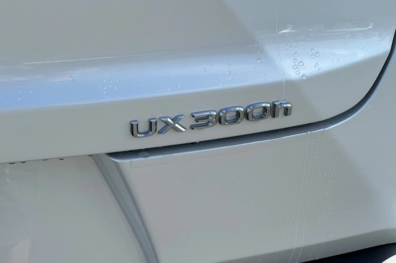 Certified Used 2025 White Pearl Lexus 300h image 21