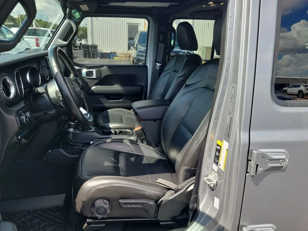 Used 2021 Silver Jeep Unlimited Sahara 4x4 image 19