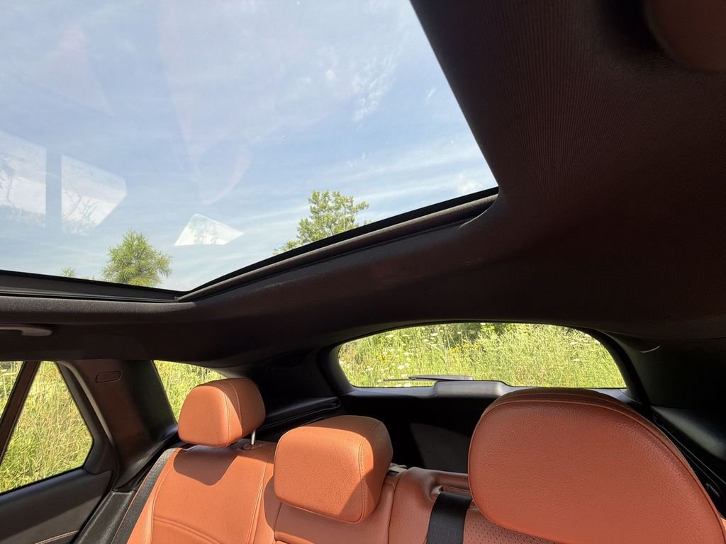 Used 2023  Mercedes-Benz GLC 300 image 26