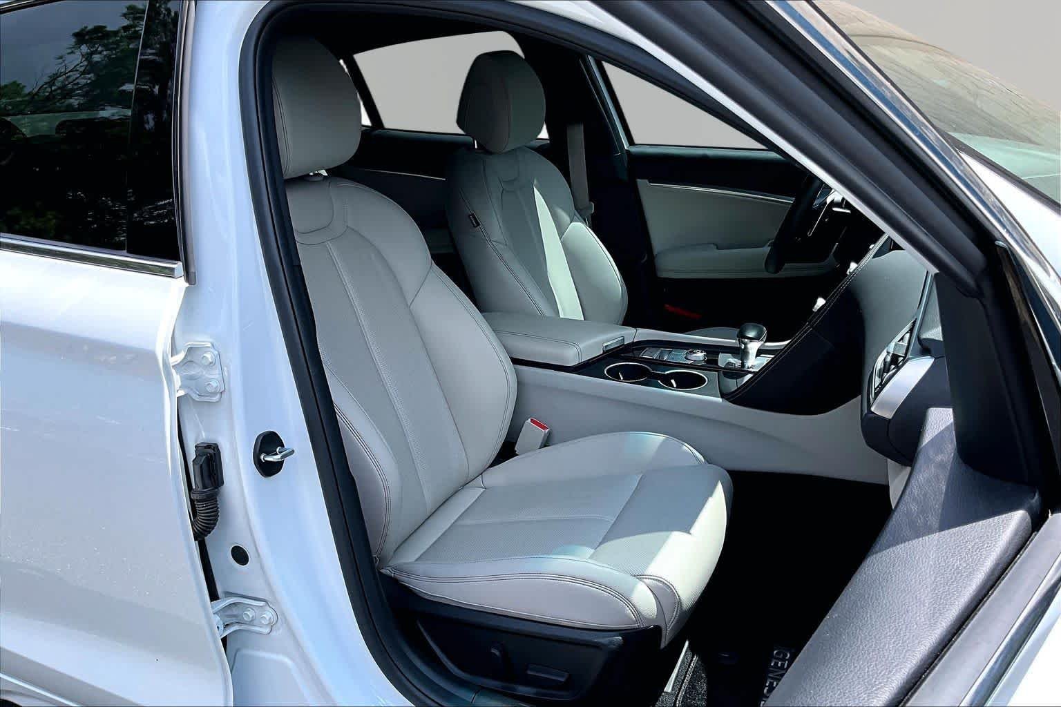Used 2023 Alta White Genesis 2.0T image 9
