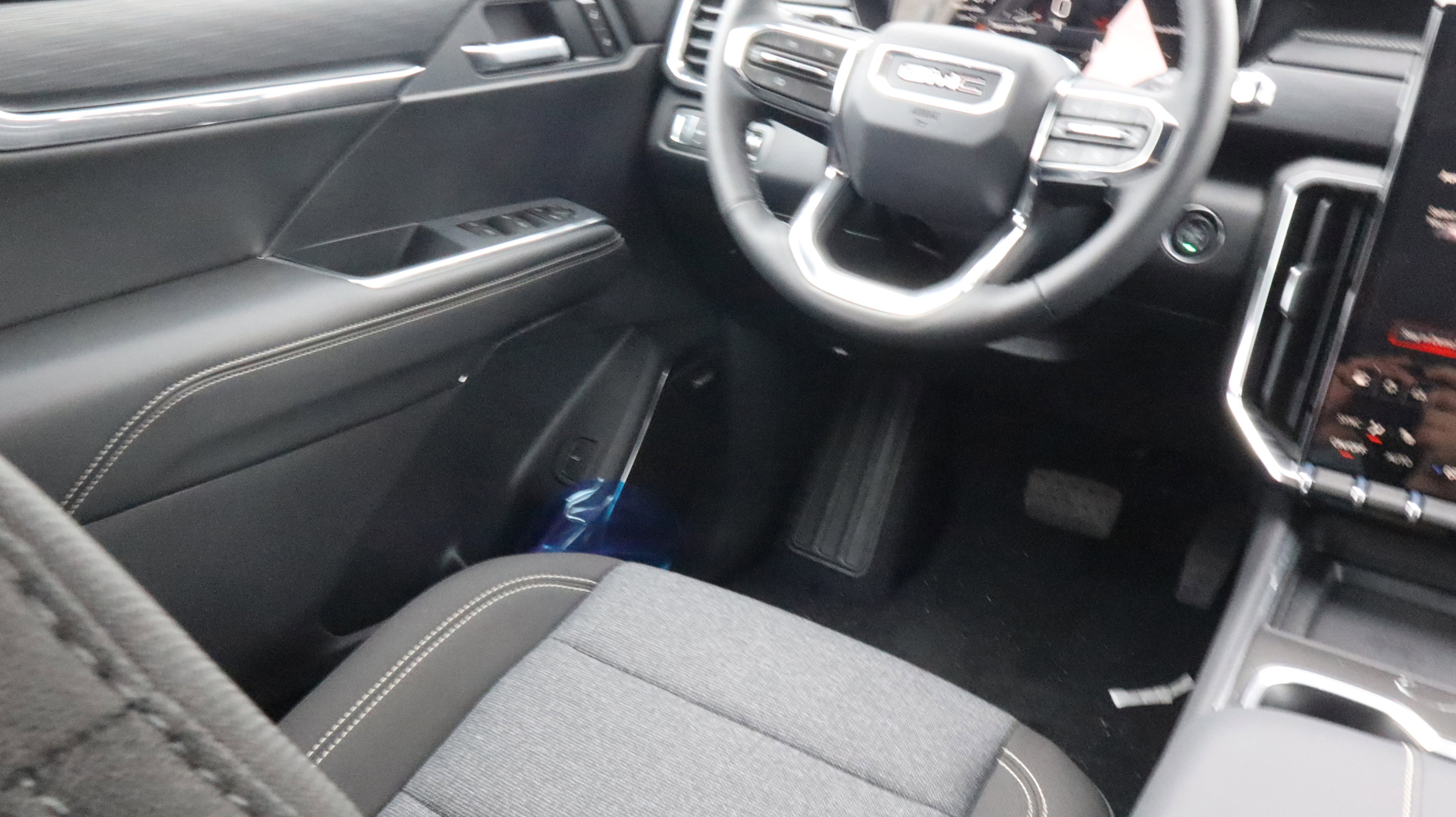2026 GMC Acadia Elevation - Photo 9