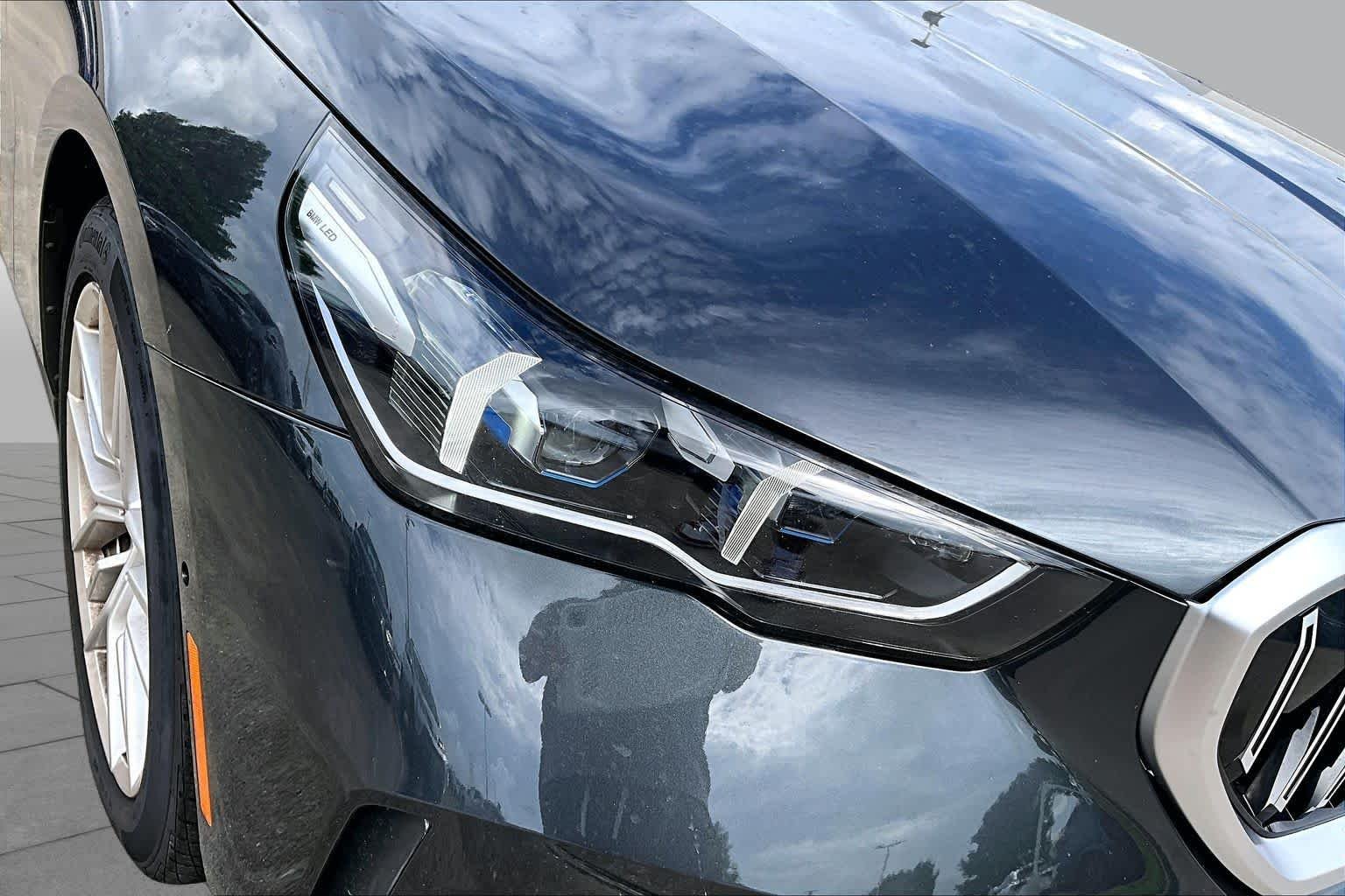 Used 2025 Dark Graphite Metallic BMW 530i image 25