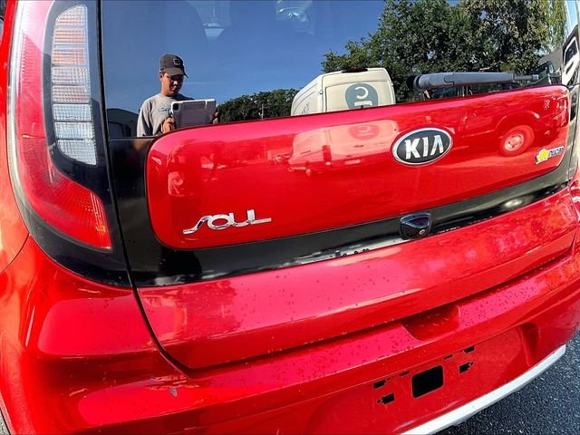 Used 2017 Red Kia Plus image 8