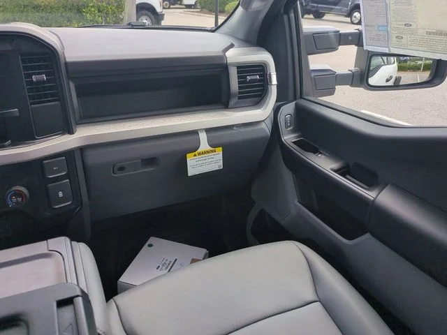2025 Ford F-350 Super Duty Chassis Cab XL - Photo 16