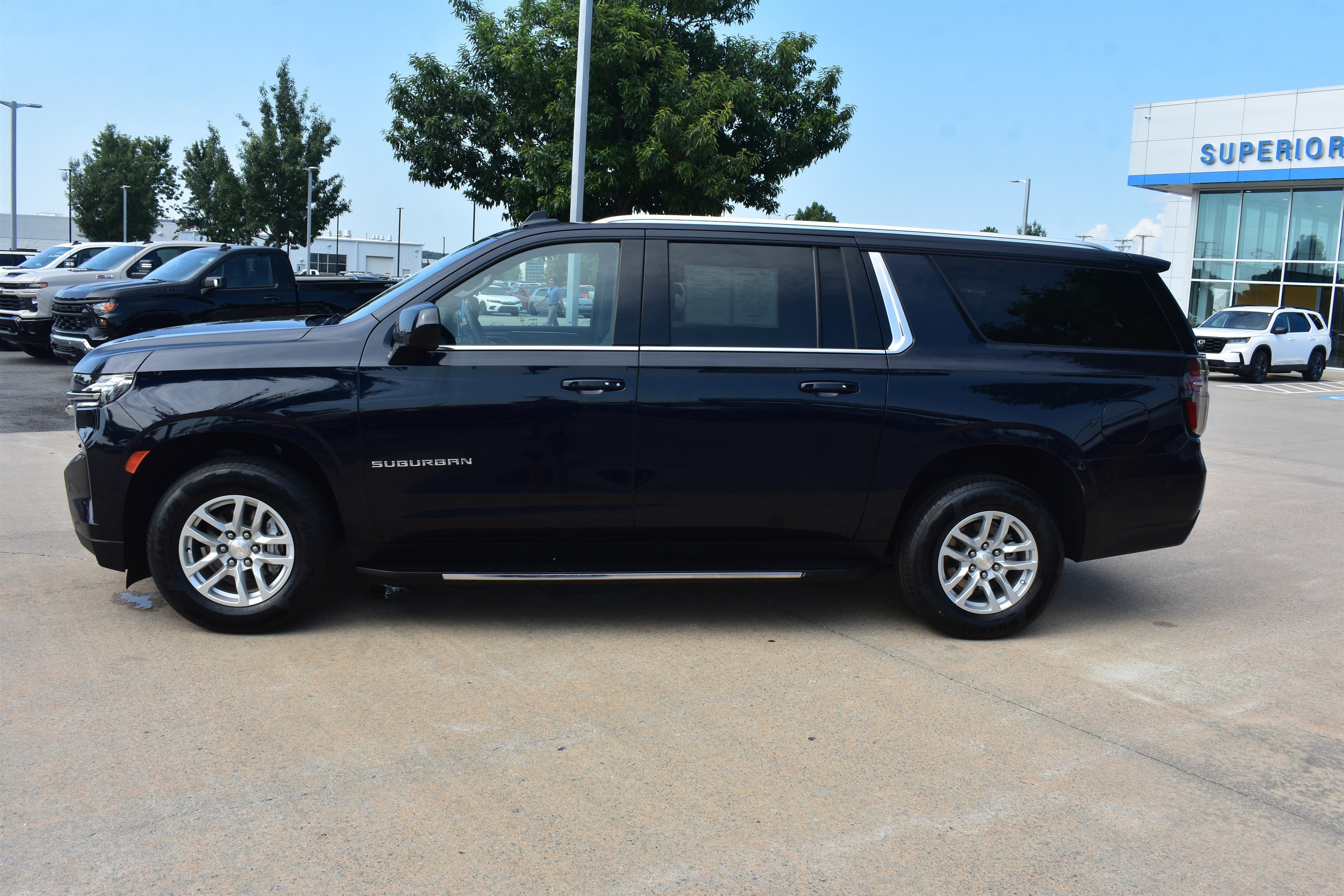 2023 Chevrolet Suburban LT - Photo 9