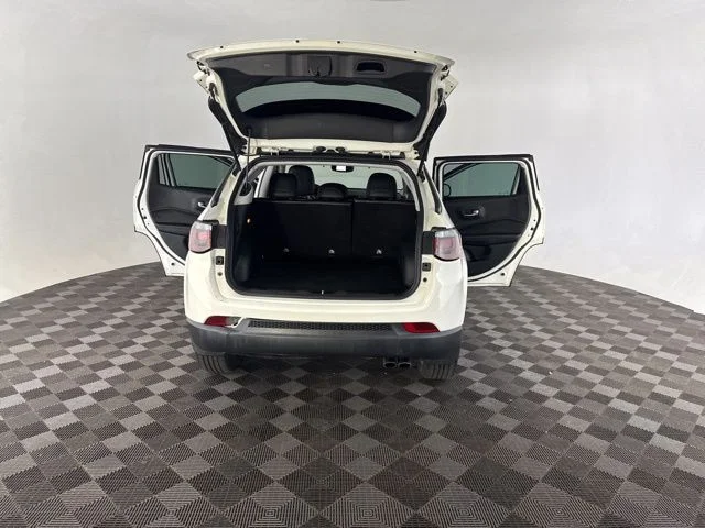 Used 2018 White Jeep Latitude image 15