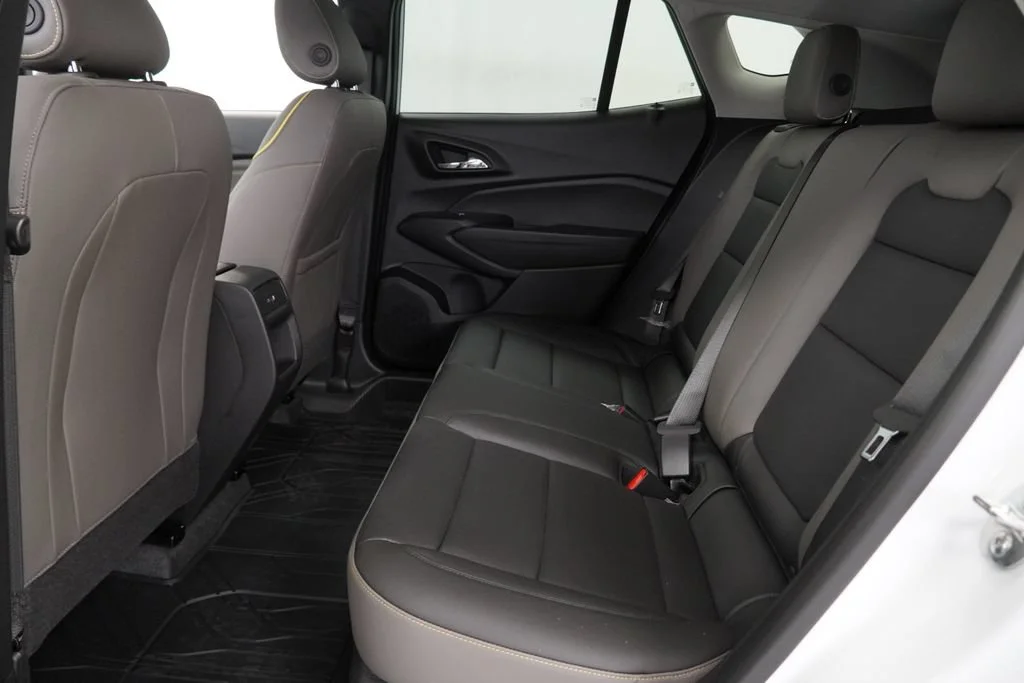 New 2026 Summit White Chevrolet ACTIV image 11
