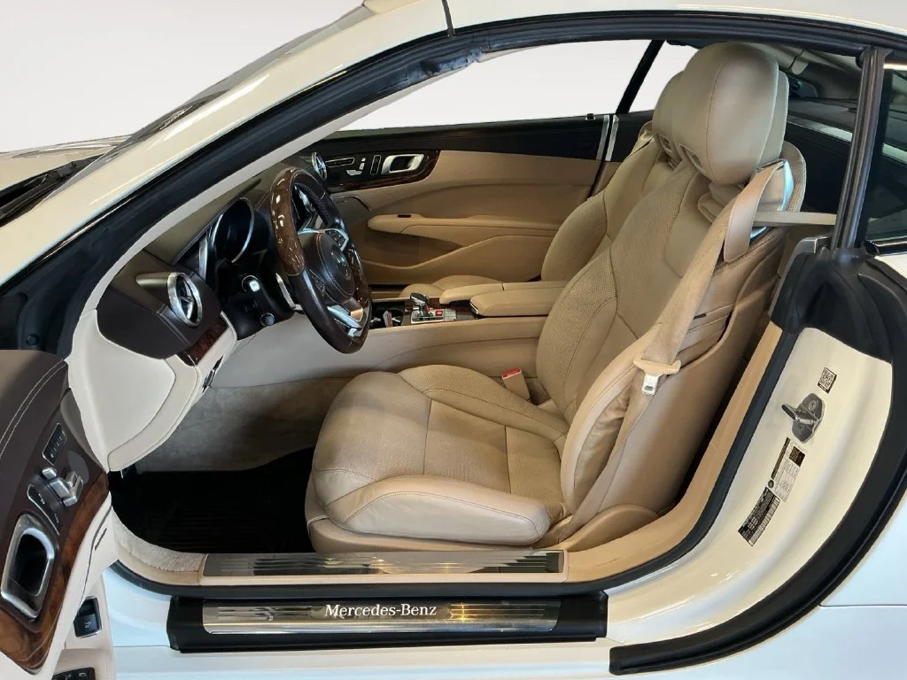 Used 2019 White Mercedes-Benz SL 550 image 16